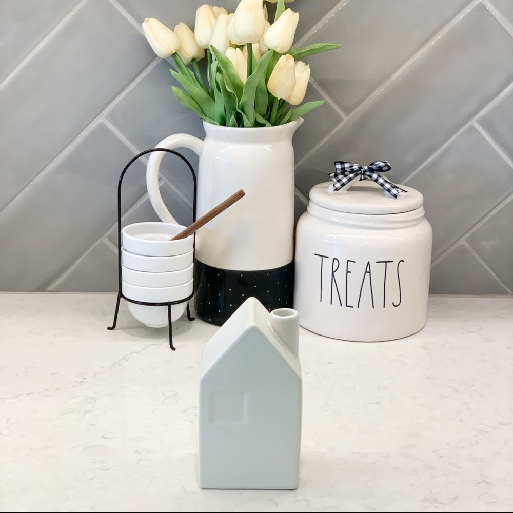 🚨LAST CHANCE. 🚨Hearth & HandMagnolia Small Stoneware Home Bud Vase